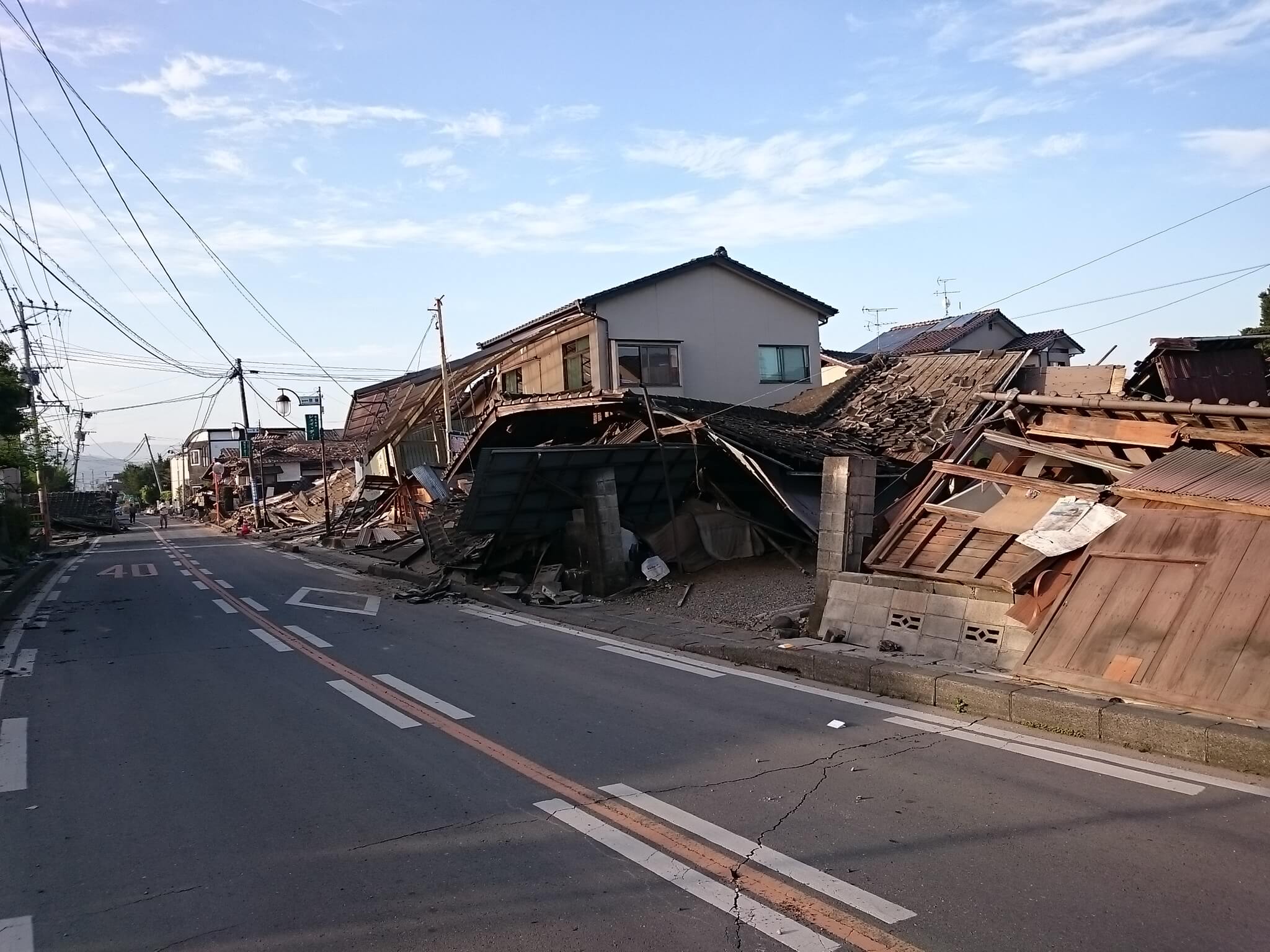 熊本地震で被害を受けた町並み
